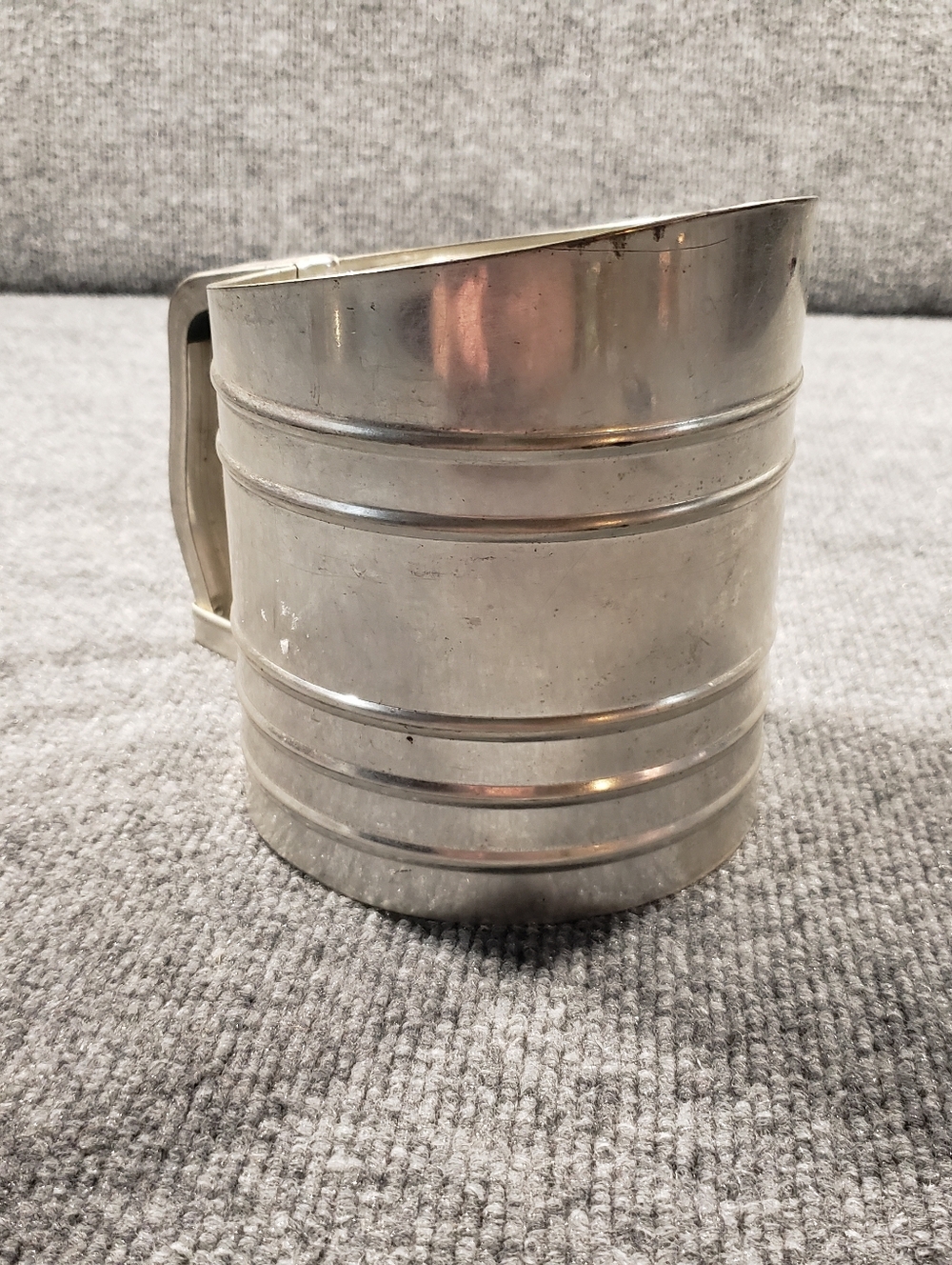Large Vintage ALUMINUM METAL FLOUR SIFTER in Working Condition! Unbranded
